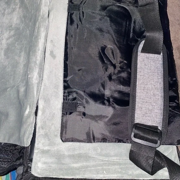Pet Carrier‎